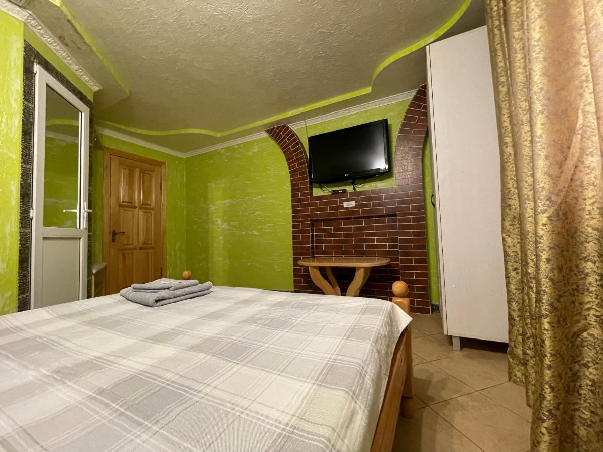 Villa Aeroport Розовый Дом Kiszyniów Zewnętrze zdjęcie